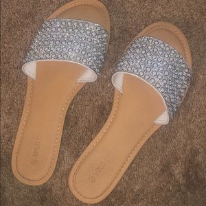 sandals sz 9 (fits like 8)